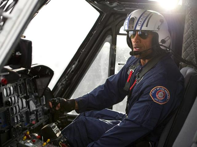 Dwayne-Johnson-plays-a-search-and-rescue-pilot-in-San-Andreas