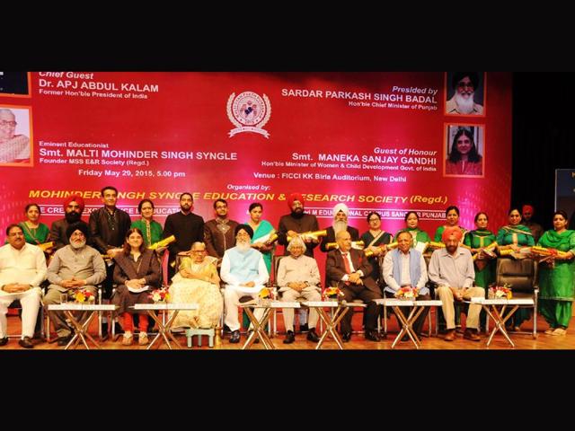 Punjab chief minister Parkash Singh Badal along with former President of India Dr. APJ Abdul Kalam, Union Minister Maneka Gandhi, Punjab education minister Dr. DS Cheema, former MP Tarlochan Singh and INLD leader Abhay Chautala during the ‘Malti Gyan Peeth Puraskar 2015’ at FICCI Auditorium in New Delhi.
