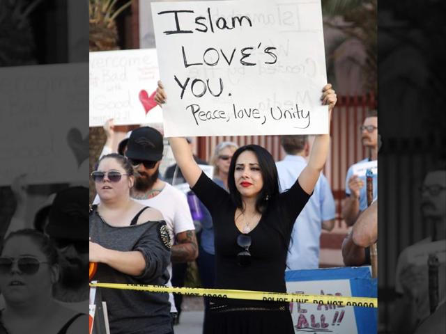 Sumach-Dawud-L-and-Jala-Abbas-Yousufzai-C-gesture-at-anti-Islam-protesters-during-a-demonstration-near-an-Islamic-Community-Centre-in-Phoenix-Arizona-on-May-29-2015-Police-stepped-in-to-separate-anti-Islam-protesters-outside-a-US-mosque-from-demonstrators-defending-religious-rights-in-a-tense-but-peaceful-standoff-AFP-Photo-Dave-Cruz Sumach-Dawud-L-and-Jala-Abbas-Yousufzai-C-gesture-at-anti-Islam-protesters-during-a-demonstration-near-an-Islamic-Community-Centre-in-Phoenix-Arizona-on-May-29-2015-Police-stepped-in-to-separate-anti-Islam-protesters-outside-a-US-mosque-from-demonstrators-defending-religious-rights-in-a-tense-but-peaceful-standoff-AFP-Photo-Dave-Cruz