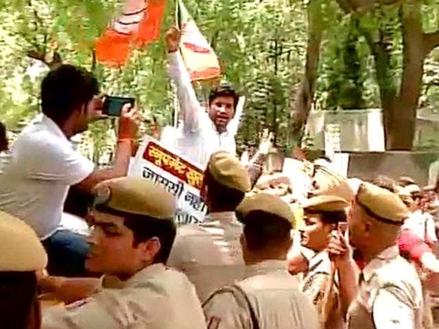 BJP-workers-protesting-outside-Delhi-CM-Arvind-Kejriwal-s-residence-against-the-AAP-government-proposal-to-buy-spyware-for-surveillance-and-monitoring-for-its-anti-corruption-branch-ANI-Photo BJP-workers-protesting-outside-Delhi-CM-Arvind-Kejriwal-s-residence-against-the-AAP-government-proposal-to-buy-spyware-for-surveillance-and-monitoring-for-its-anti-corruption-branch-ANI-Photo