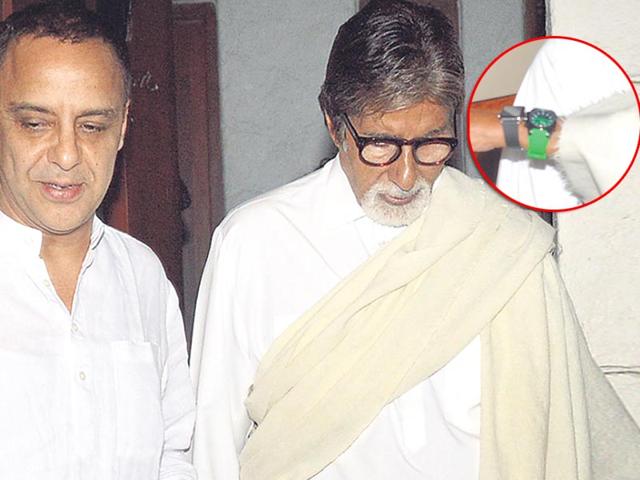 Amitabh Bachchan was seen outside Vidhu Vinod Chopra's house. He was wearing two watches. We wonder why? (Photo: Yogen Shah)