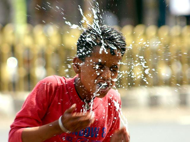 A-boy-washing-his-face-with-chilled-water-for-relief-from-scorching-heat-Bidesh-Manna-HT-Photo A-boy-washing-his-face-with-chilled-water-for-relief-from-scorching-heat-Bidesh-Manna-HT-Photo