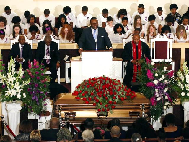 Rev-Otis-Anthony-offers-a-prayer-of-comfort-during-the-funeral-for-blues-legend-Riley-BB-King-at-Bell-Grove-M-B-Church-in-Indianola-Saturday-May-30-2015-AP-Photo Rev-Otis-Anthony-offers-a-prayer-of-comfort-during-the-funeral-for-blues-legend-Riley-BB-King-at-Bell-Grove-M-B-Church-in-Indianola-Saturday-May-30-2015-AP-Photo