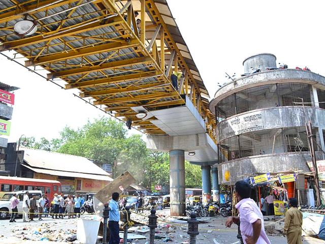 A portion of the Kalyan Skywalk collapsed. No one was hurt in the incident. (Photo: Rishikesh Choudhary)