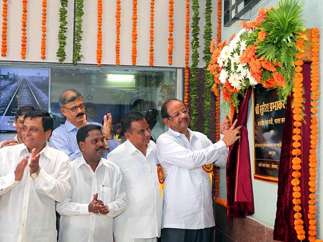 A new ticket booking office was inaugurated at Andheri station in Mumbai.(Pratham Gokhale/HT photo)