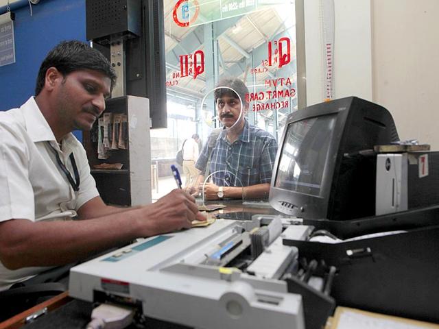 A new ticket booking office was inaugurated at Andheri station in Mumbai.(Pratham Gokhale/HT photo)