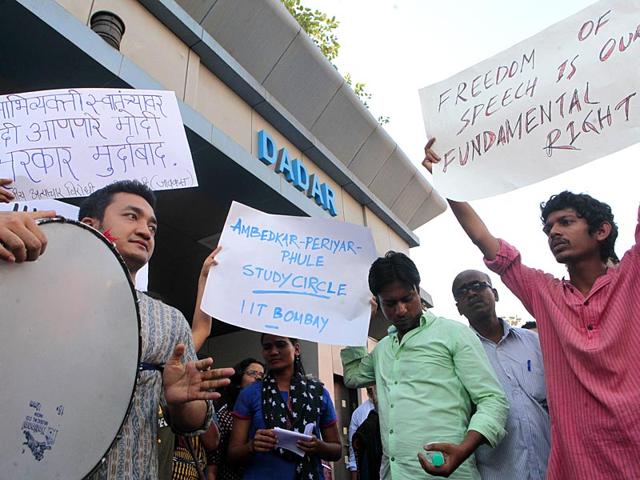 IIT-Bombay students and RPI supporters protested against the derecognition of the Ambedkar Periyar Study Circle (APSC) by the IIT, in Mumbai. (Pratham Gokhale/HT photo)