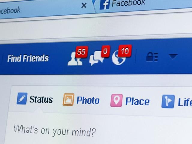Most-people-are-not-even-aware-that-excessive-use-of-social-media-is-causing-problems-in-their-relationships-even-their-bedroom-life-Shutterstock Most-people-are-not-even-aware-that-excessive-use-of-social-media-is-causing-problems-in-their-relationships-even-their-bedroom-life-Shutterstock