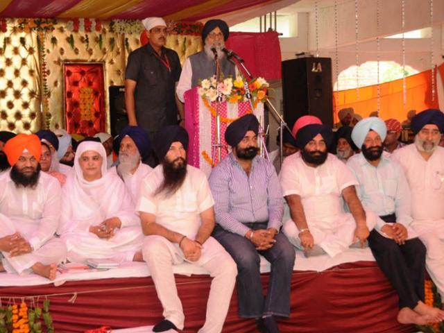 Punjab CM Parkash Singh Badal attending the death anniversary of Sant Baba Prem Singh Muraale Wale in Kapurthala on Monday. HT Photo