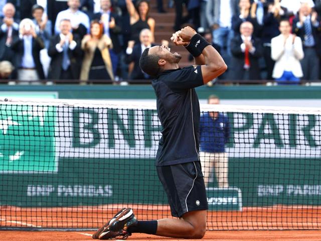 France's Jo-Wilfried Tsonga celebrates after winning his match against Japan's Kei Nishikori during the men's quarter-finals of the 2015 French Open in Paris, France. (AFP Photo)