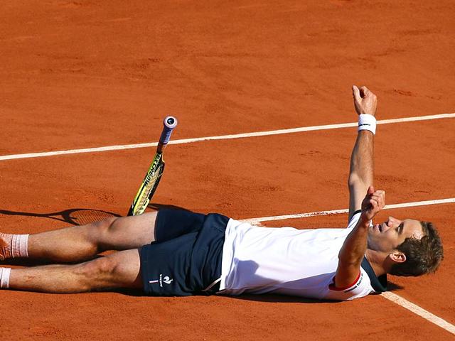 France's Richard Gasquet celebrates after defeating South Africa's Kevin Anderson during the men's third round singles match at the 2015 French Open in Paris, France. (AFP Photo)