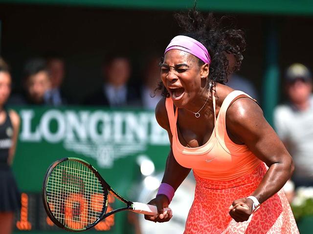 Serena Williams of the United States screams emphatically in celebration of her victory over Italy's Sara Errani in their women's quarter final match of the 2015 French Open in Paris, France. (AFP Photo)