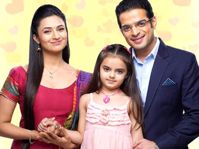 Divyanka-Tripathi-Karan-Patel-and-Ruhika-Dhawan-in-Yeh-Hain-Mohabbatein Divyanka-Tripathi-Karan-Patel-and-Ruhika-Dhawan-in-Yeh-Hain-Mohabbatein