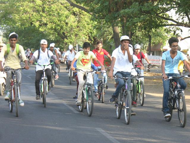 Members of Green Planet Bicycle Riders Association take out a cycle rally on the occasion of World Environment Day, in Bhopal on Friday. (Bidesh Manna/HT photo)