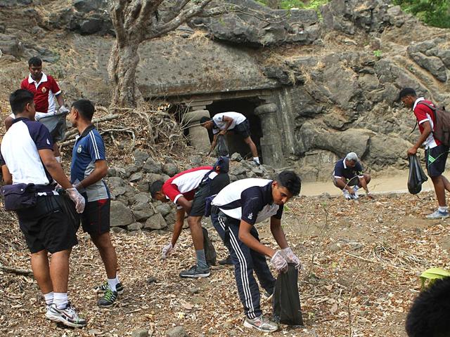Indian Navy jawans of the Western Naval Command undertook the task of cleaning the famous Elephanta island as part of World Environment Day celebrations, in Mumbai. (Arijit Sen/HT photo)