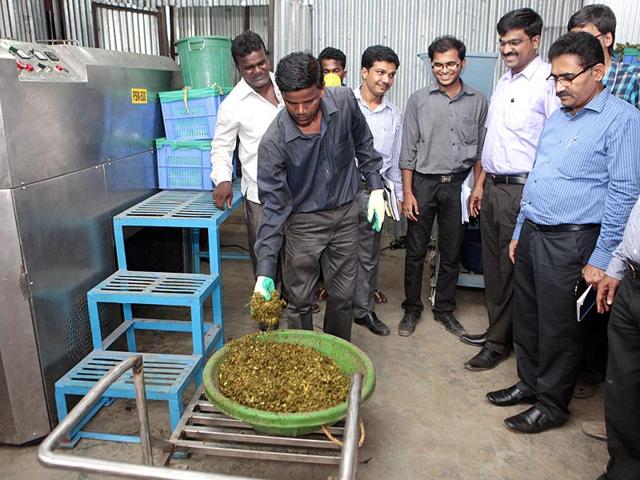 The-ward-officer-of-G-north-Dadar-Matunga-Mahim-areas-with-the-help-of-civic-engineers-has-designed-a-machine-that-converts-wet-waste-into-bio-compost-Pratham-Gokhale-HT-photo The-ward-officer-of-G-north-Dadar-Matunga-Mahim-areas-with-the-help-of-civic-engineers-has-designed-a-machine-that-converts-wet-waste-into-bio-compost-Pratham-Gokhale-HT-photo