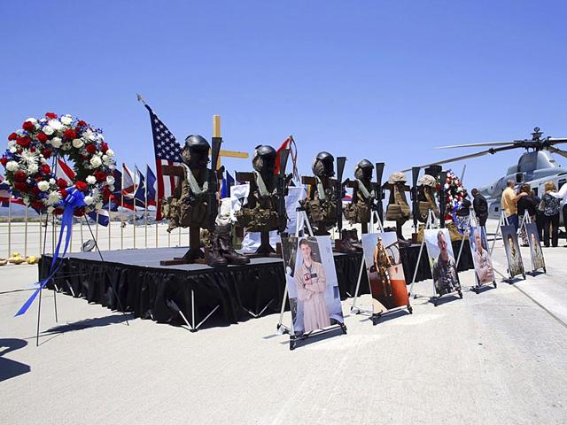 US-Marines-pay-tribute-to-their-fellow-marines-who-were-killed-in-the-rescue-helicopter-crash-during-Nepal-earthquake-relief-mission-Reuters-Photo