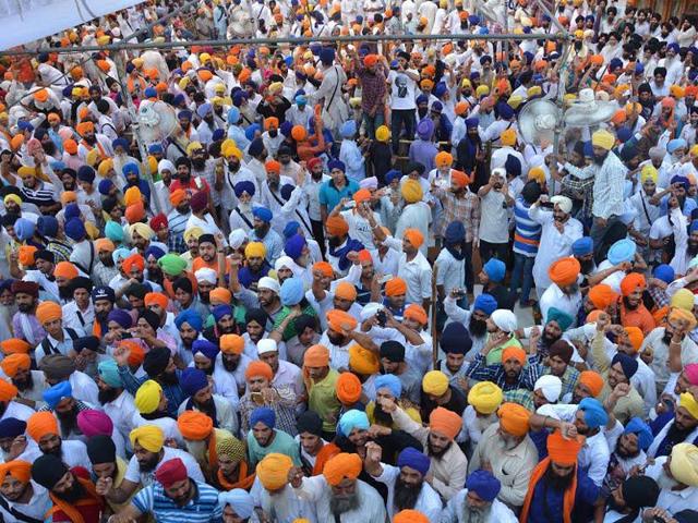 The confrontation took place in the shrine 'parikaram', near Beri Baba Buddha Sahib when the Task Force asked the youngsters to disperse and move out of the shrine. Sameer Sehgal/HT