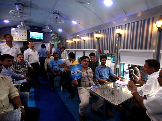 India’s first superfast daily Deccan Queen that runs between the Pune junction and CST in Mumbai turned 86. The train got a renovated dining car as a birthday gift. (Anshuman Poyrekar/HT photo)