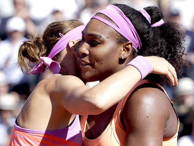 Czech Republic's Lucie Safarova congratulates US Serena Williams on winning the women's final match of the Roland Garros 2015 French Tennis Open in Paris. (AFP PHOTO)