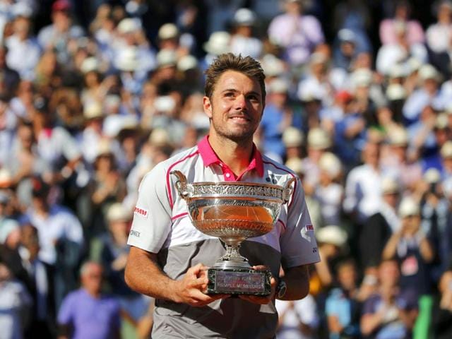 Stan Wawrinka of Switzerland poses with the winner's trophy during the presentation ceremony after winning the men's singles final against Novak Djokovic of Serbia at the French Open in Paris, France. (Reuters Photo)