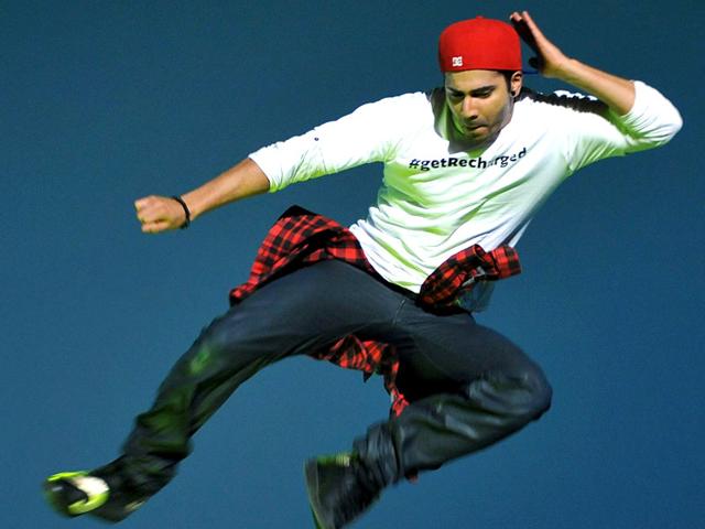 At a promotional event for ABCD 2, Varun Dhawan was in all the mood to have fun and he did his best to defy gravity! (AFP Photo)