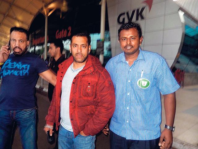 Salman Khan spotted with his bodyguard, Shera at the Mumbai airport. (Photo: Viral Bhayani)