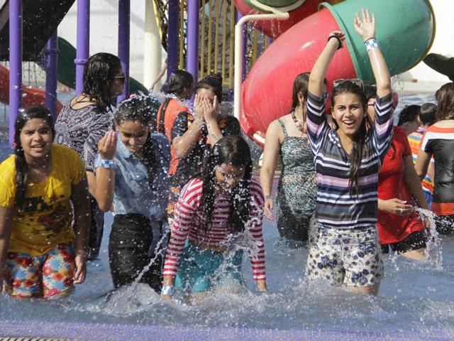 With increase in temperature, people are trying their best to keep cool. HT Photo