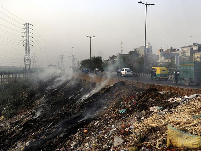 Exposure to toxic gases that come out because of open burning of waste releases, particulate matter and toxins is extremely harmful. The methane generated at the land fill site is flammable. At times, these burn up and generate smoke. (Mohd Zakir/ HT Photo)