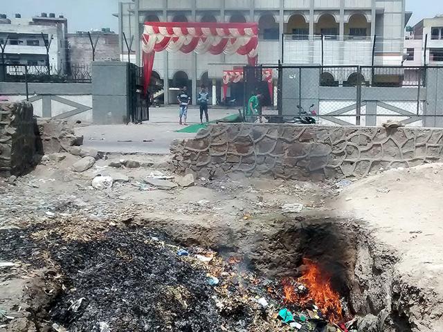 The production of methane is not due to garbage burning. It is a common phenomenon at landfill sites. The garbage at these sites is around 5-25 years old and various greenhouse gases are released when it decomposes. (Sonu Mehta/ HT Photo)