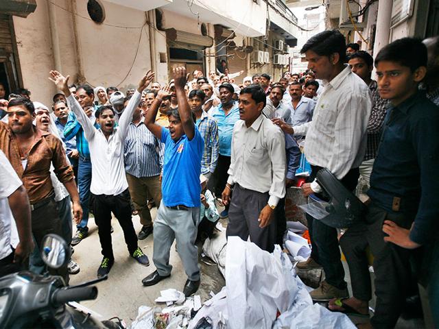 The workers' demand is caught in a political tussle between the BJP, which controls the Municipal Corporation of Delhi, and the Delhi government of the Aam Aadmi Party. Both accuse the other of not releasing adequate funds to pay the workers. (Arun Sharma/ HT Photo)