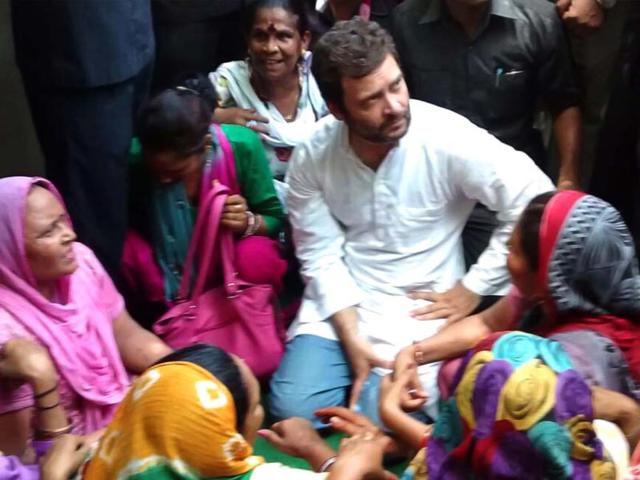 Congress vice-president Rahul Gandhi visited east Delhi MCD office and interacted with striking sanitation workers. He said both Centre and Delhi government were shirking their responsibilities and that "he will take up their battle". (Sonu Mehta/ HT Photo)