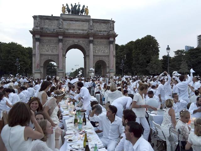 More than 13,000 people turned out in Paris for the 27th edition of 'Diner en blanc' (Dinner in white). (Twitter photos)