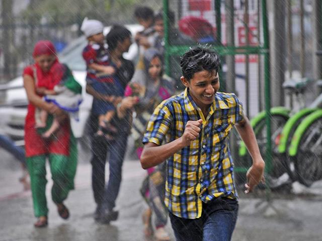 The clouds had gathered, it was getting dark and then it began to shower. (Burhaan Kinu / HT Photo)