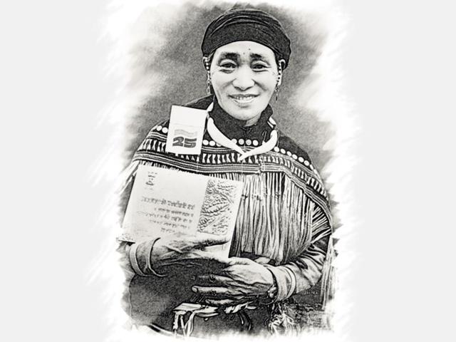 Rani-Gaidinliu-with-The-Freedom-Fighter-Tamrapatra-Award-1972-given-by-the-then-Prime-Minister-Indira-Gandhi-Photos-Biju-Boro Rani-Gaidinliu-with-The-Freedom-Fighter-Tamrapatra-Award-1972-given-by-the-then-Prime-Minister-Indira-Gandhi-Photos-Biju-Boro