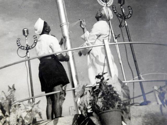 A-Congress-Seva-Dal-volunteer-helps-the-then-Prime-Minister-Jawaharlal-Nehru-to-hoist-the-party-flag-at-62nd-Indian-National-Congress-session-held-in-Indore-in-1957-Photo-courtesy-Asha-Khadiwala A-Congress-Seva-Dal-volunteer-helps-the-then-Prime-Minister-Jawaharlal-Nehru-to-hoist-the-party-flag-at-62nd-Indian-National-Congress-session-held-in-Indore-in-1957-Photo-courtesy-Asha-Khadiwala