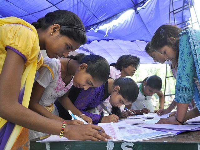The admission process for the new academic year in progress at the Khalsa College of Delhi Univesity North Campus in New Delhi. (HT Photo/Sushil Kumar)