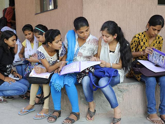 The admission process for the new academic year in progress at the Khalsa College of Delhi Univesity North Campus in New Delhi. (HT Photo/Sushil Kumar)
