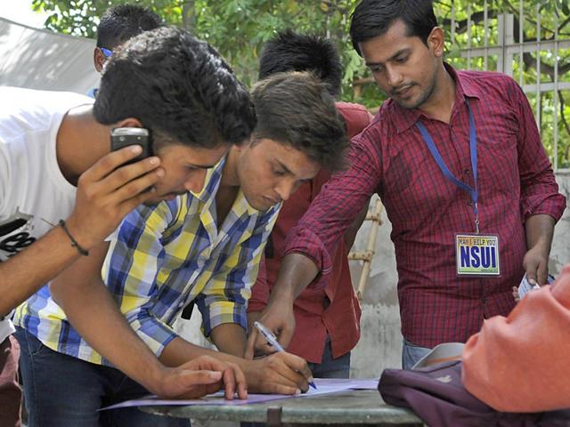 The admission process for the new academic year in progress at the Khalsa College of Delhi Univesity North Campus in New Delhi. (HT Photo/Sushil Kumar)