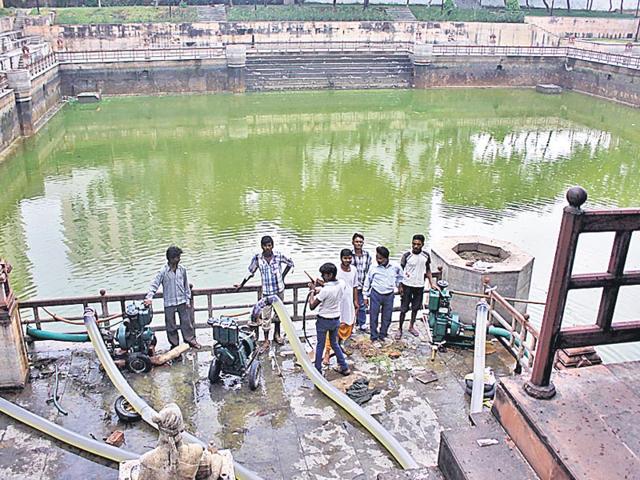 The-pond-at-Surajkund-Park-is-of-great-historical-importance-but-has-been-lying-dirty-due-to-absence-of-proper-care-HT-Photo The-pond-at-Surajkund-Park-is-of-great-historical-importance-but-has-been-lying-dirty-due-to-absence-of-proper-care-HT-Photo