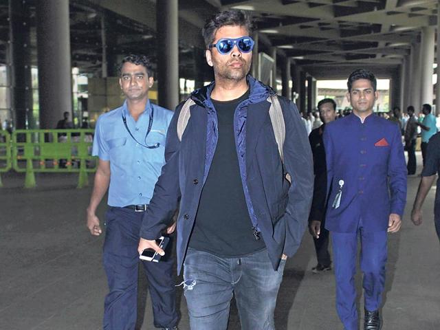 Karan Johar walks out of the Mumbai airport, in style! (Photos: Viral Bhayani, Yogen Shah)