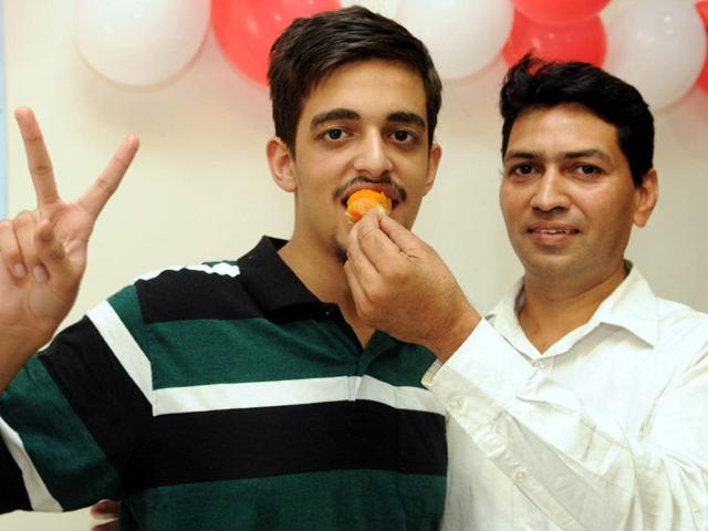 Oshin-Bhatia--has-secured-fourth-rank-in-the-All-India-Institute-of-Medical-Sciences-AIIMS-MBBS-entrance-examination-HT-Photo Oshin-Bhatia--has-secured-fourth-rank-in-the-All-India-Institute-of-Medical-Sciences-AIIMS-MBBS-entrance-examination-HT-Photo
