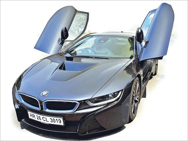 The-looks-of-BMW-i8-are-attention-magnets The-looks-of-BMW-i8-are-attention-magnets