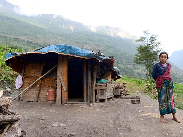 A Nepalese villager standing next to her temporary dwelling in the village of Sirdibas in Gorkha District. (AFP photo)