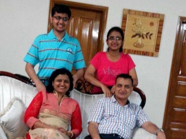 AIIMS-topper-Navsheen-Singhal-with-his-family-in-Hisar-on-Friday-HT-Photo AIIMS-topper-Navsheen-Singhal-with-his-family-in-Hisar-on-Friday-HT-Photo