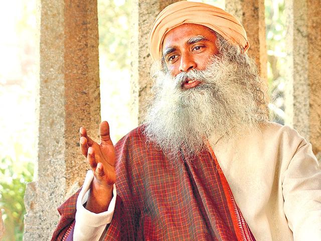 Celebs-seek-yoga-gyaan-from-Sadhguru-Jaggi-Vasudev-Santosh-Harhare-HT-Photo Celebs-seek-yoga-gyaan-from-Sadhguru-Jaggi-Vasudev-Santosh-Harhare-HT-Photo