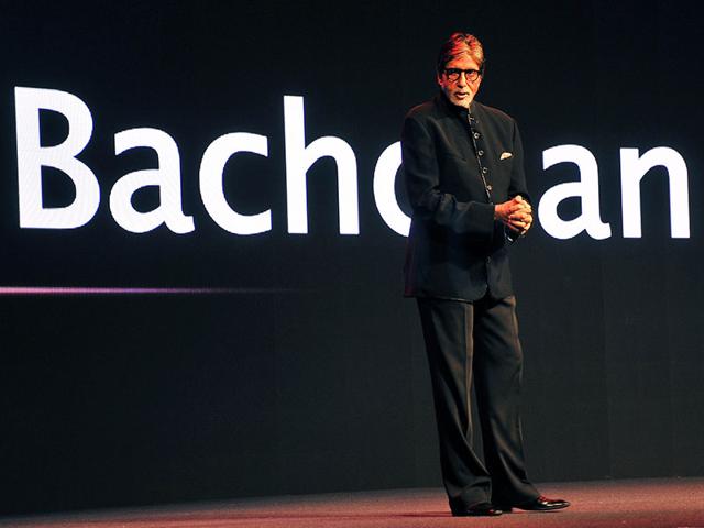 Amitabh Bachchan looks dapper in black at an event in Mumbai on June 19, 2015. (AFP Photo)
