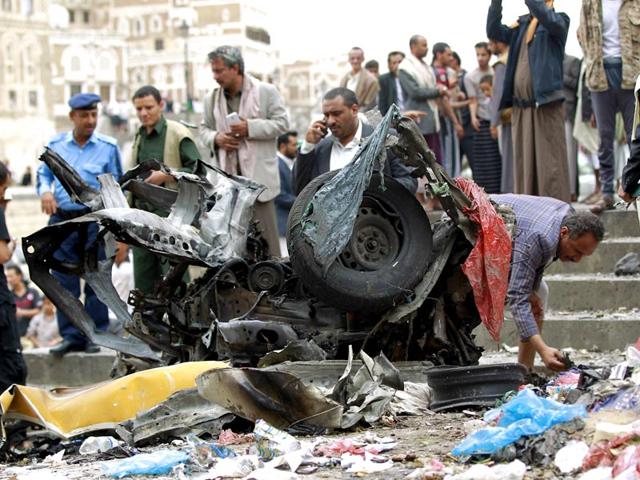Yemenis-surround-outside-the-Kobbat-al-Mehdi-Shiite-mosque-in-Sanaa-after-a-car-bomb-targeting-the-area-killed-two-people-AFP-Photo