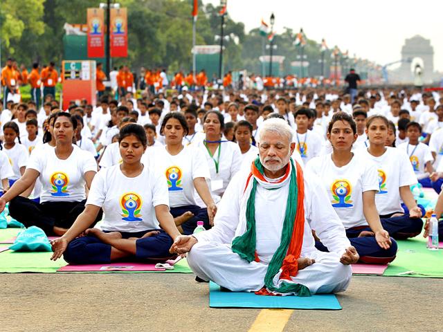 Prime Minister Narendra Modi joined nearly 37,000 fellow participants at Rajpath on Sunday to mark the International Day of Yoga. (Ajay Aggarwal/HT Photo)