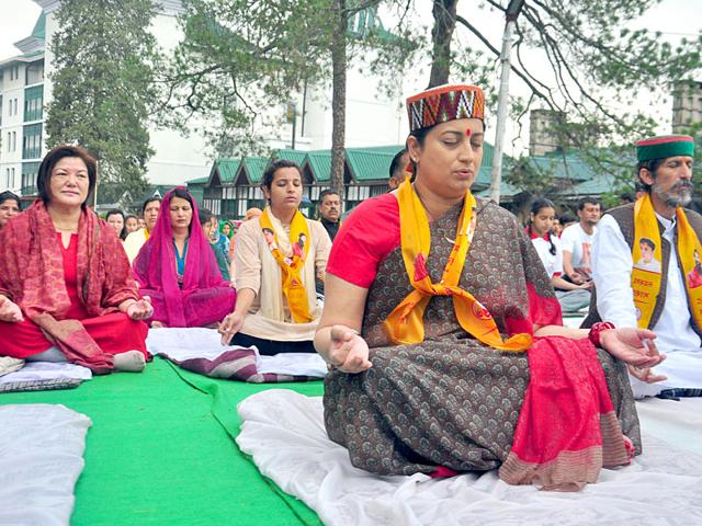 Smriti Irani takes part at Yoga Day celebrations being held at Shimla. (Santosh Rawat/HT Photo)